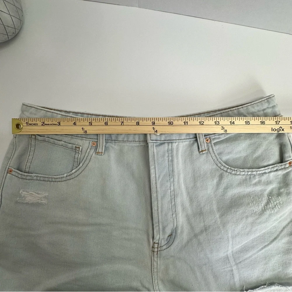 WILD FABLE  Super High Rise Cutoff Light Wash Denim Shorts Raw‎ Hem Size 14 - Picture 8 of 13